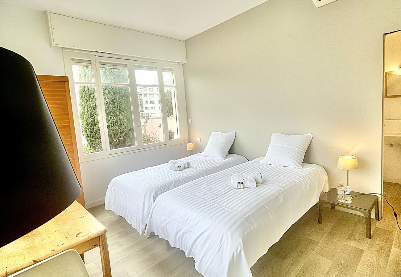 Appartement à Cannes - SAU310 / face mer Sur Croisette 3 chambres