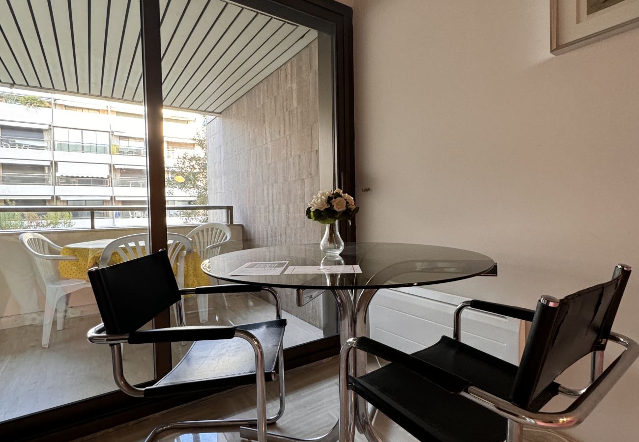 studio avec terrasse à Cannes Croisette et commerces