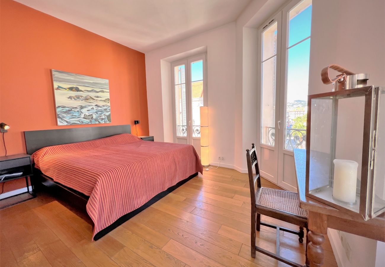 chambres lumineuses Cannes centre avec rangements