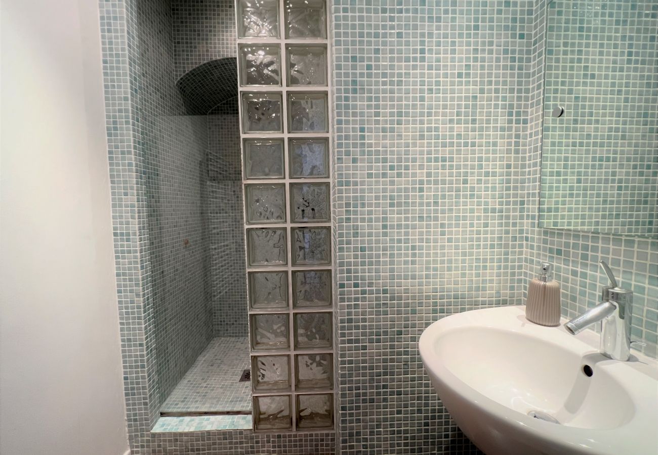 location Cannes salle de bain équipée pour séjour longue durée