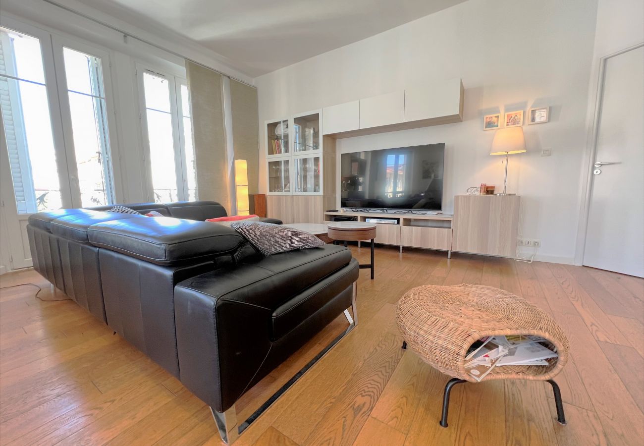 appartement 5 pièces lumineux Cannes centre près Croisette