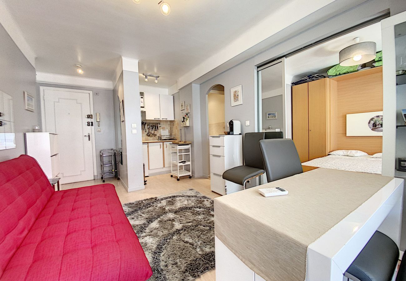 Appartement à Cannes - KRE3417 / Studio terrasse 2mn plage