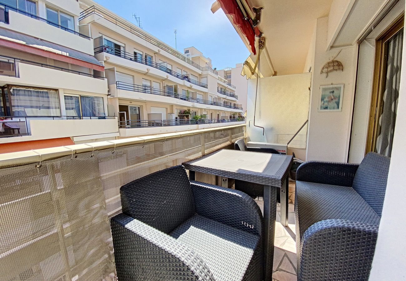 Appartement à Cannes - KRE3417 / Studio terrasse 2mn plage