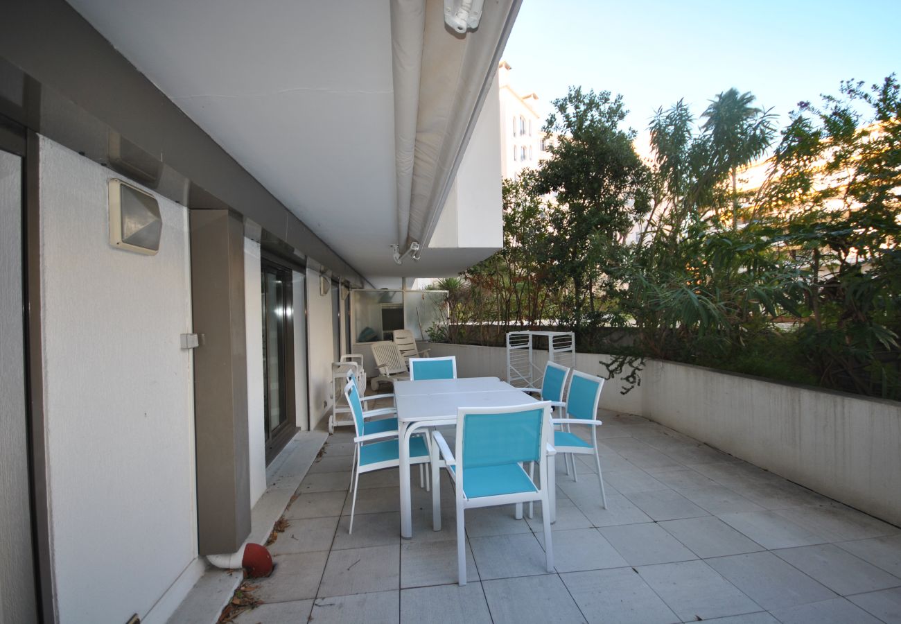 Appartement à Cannes - SAD5586 / Sur Croisette 3 pièces piscine