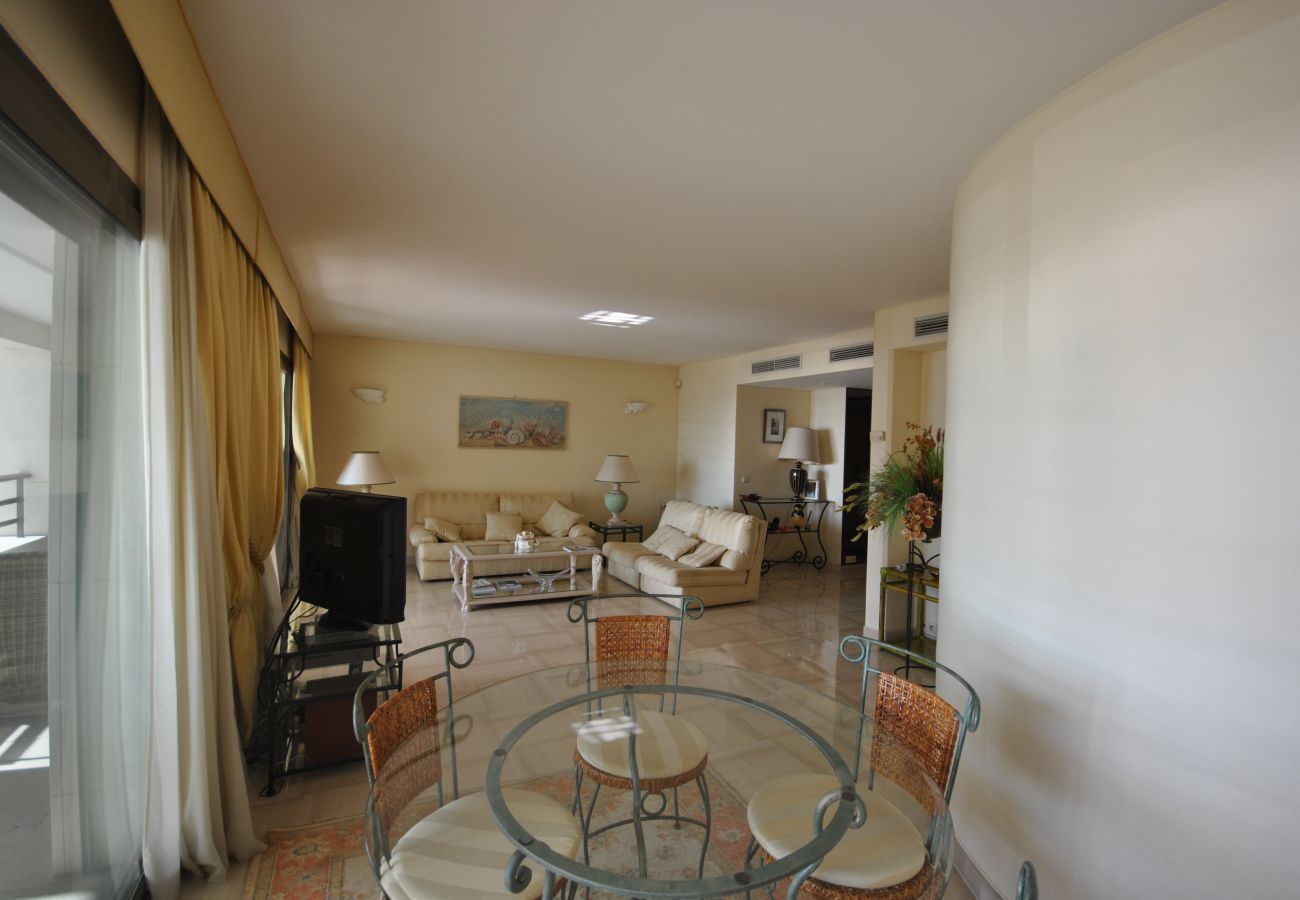 Appartement à Cannes - SAD5586 / Sur Croisette 3 pièces piscine