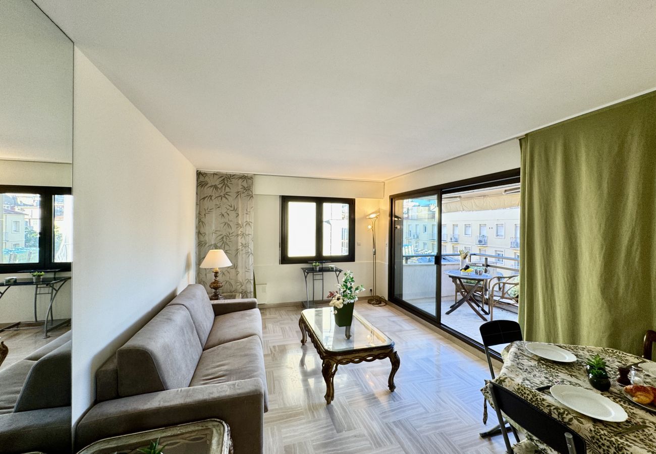 Appartement à Cannes - NAF568 / terrasse aperçu mer 2 pièces