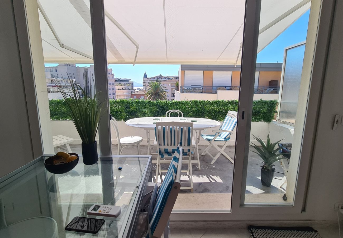 Studio à Cannes - ISN1096 Beau studio à 2 pas de la Croisette