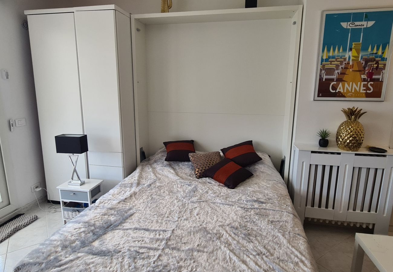 Studio à Cannes - ISN1096 Beau studio à 2 pas de la Croisette