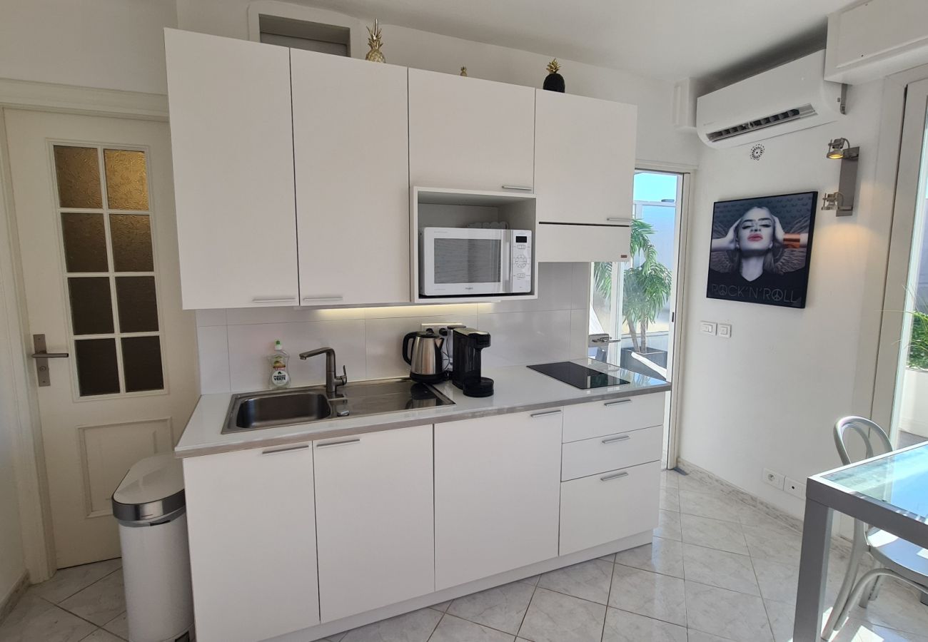 Studio à Cannes - ISN1096 Beau studio à 2 pas de la Croisette