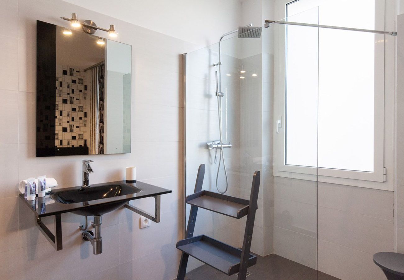 Appartement à Cannes - SUF3107 Beau 2 pièces moderne bien équippé