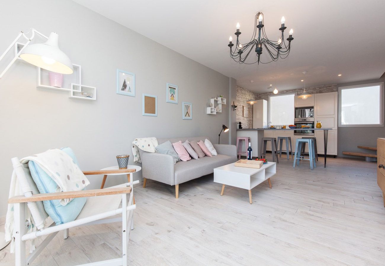 salon confortable avec ambiance cosy et lumière naturelle