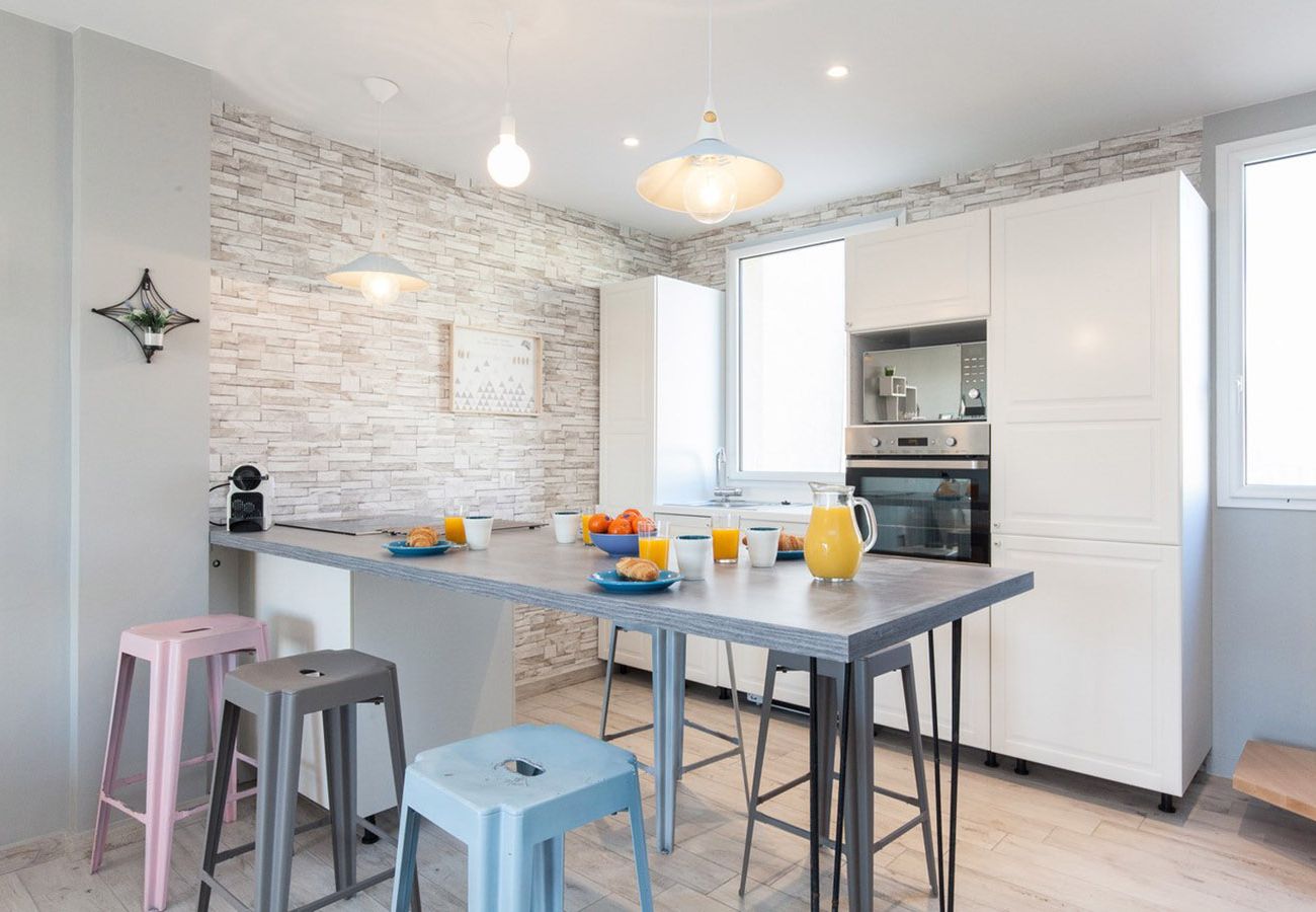 cuisine ouverte et coin repas