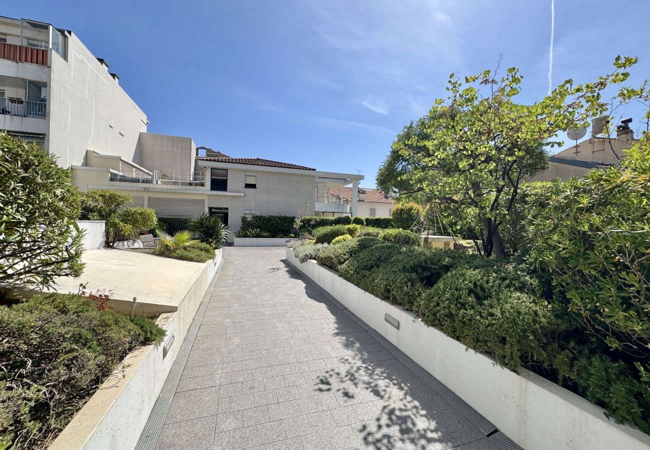 Appartement à Cannes - PAU343  / centre 4 rooms terrasse