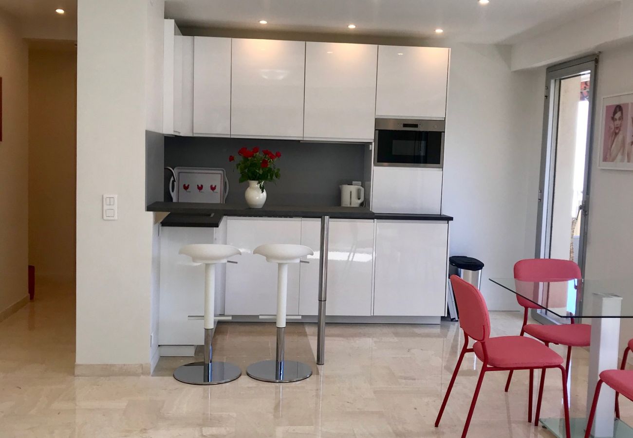 Appartement à Cannes - GIR2405 / Logement lumineux et spacieux au centre