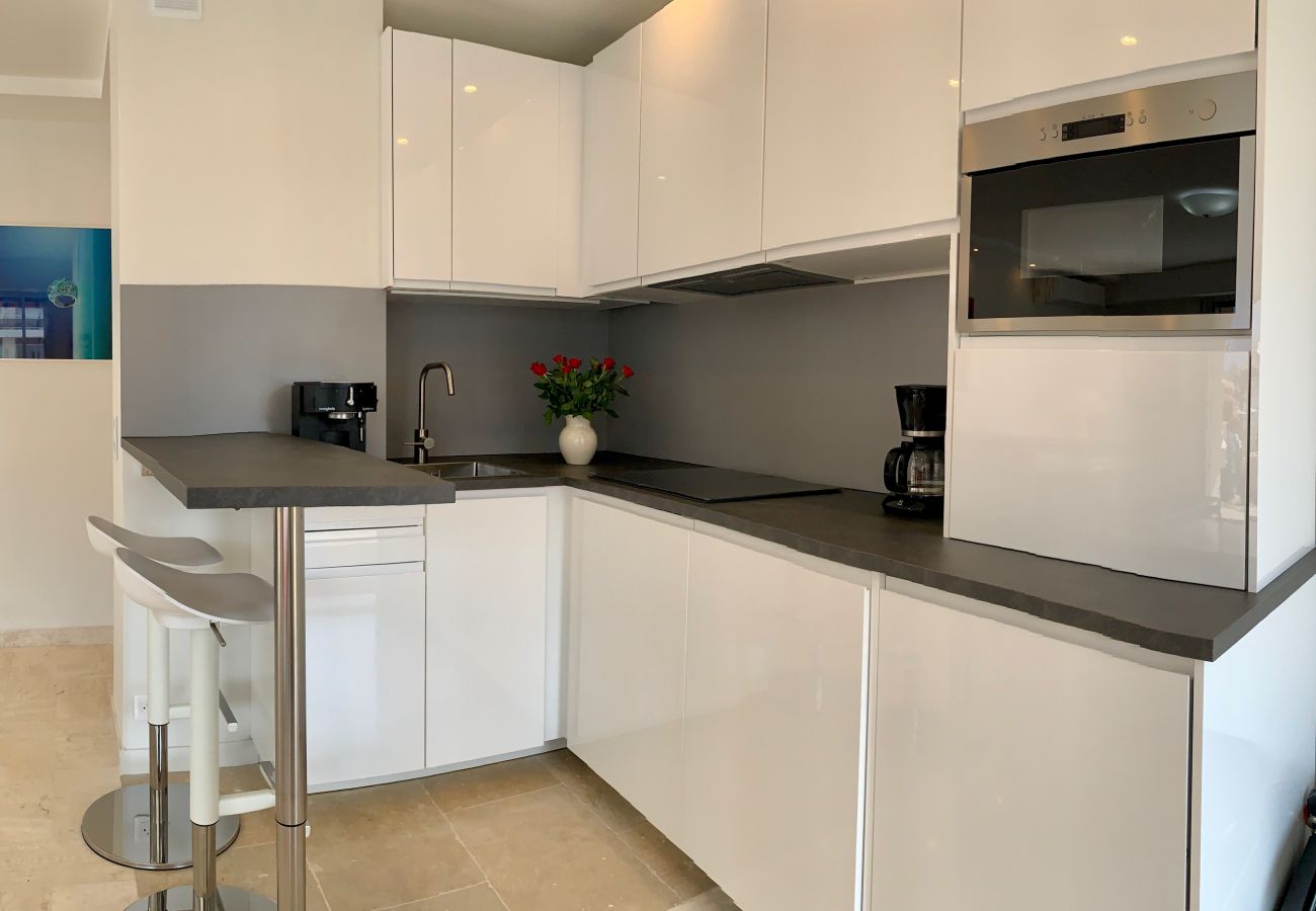Appartement à Cannes - GIR2405 / Logement lumineux et spacieux au centre