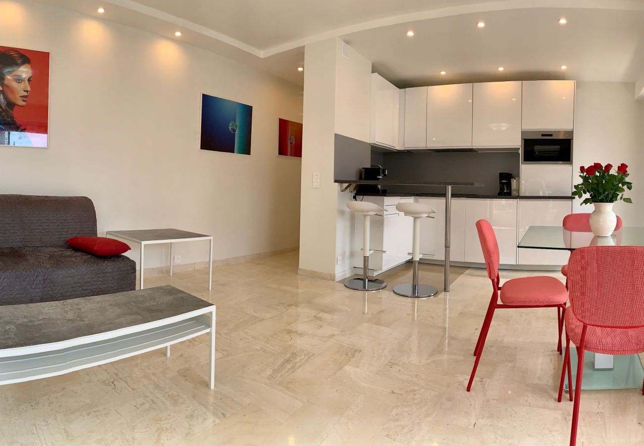 Appartement à Cannes - GIR2405 / Logement lumineux et spacieux au centre