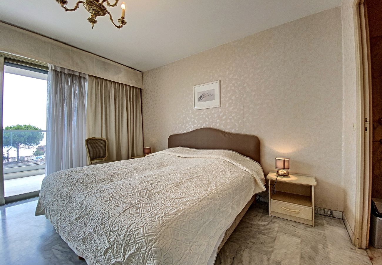 Appartement à Cannes - LAL167 / Sur Croisette vue mer