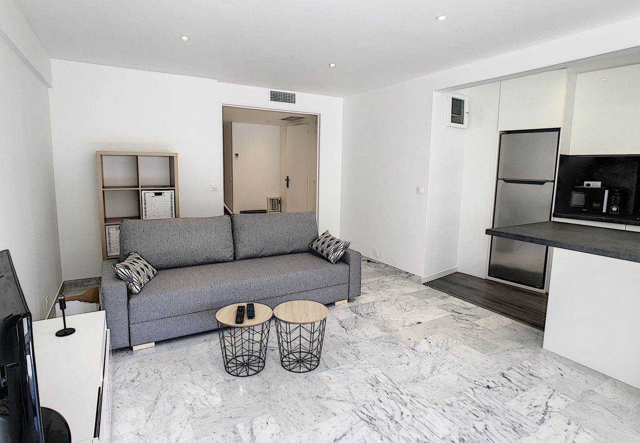 Appartement à Cannes - GAR2207 Beau 2 pièces centre terasse