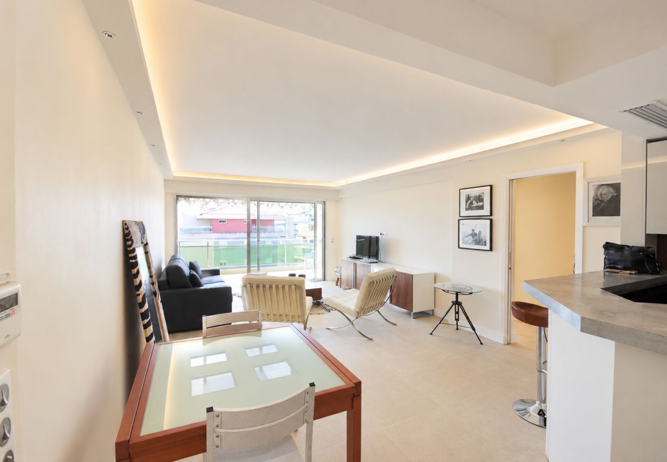 Appartement à Cannes - Vue mer 3 pièces terrasse plage Palm Beach TUI1376