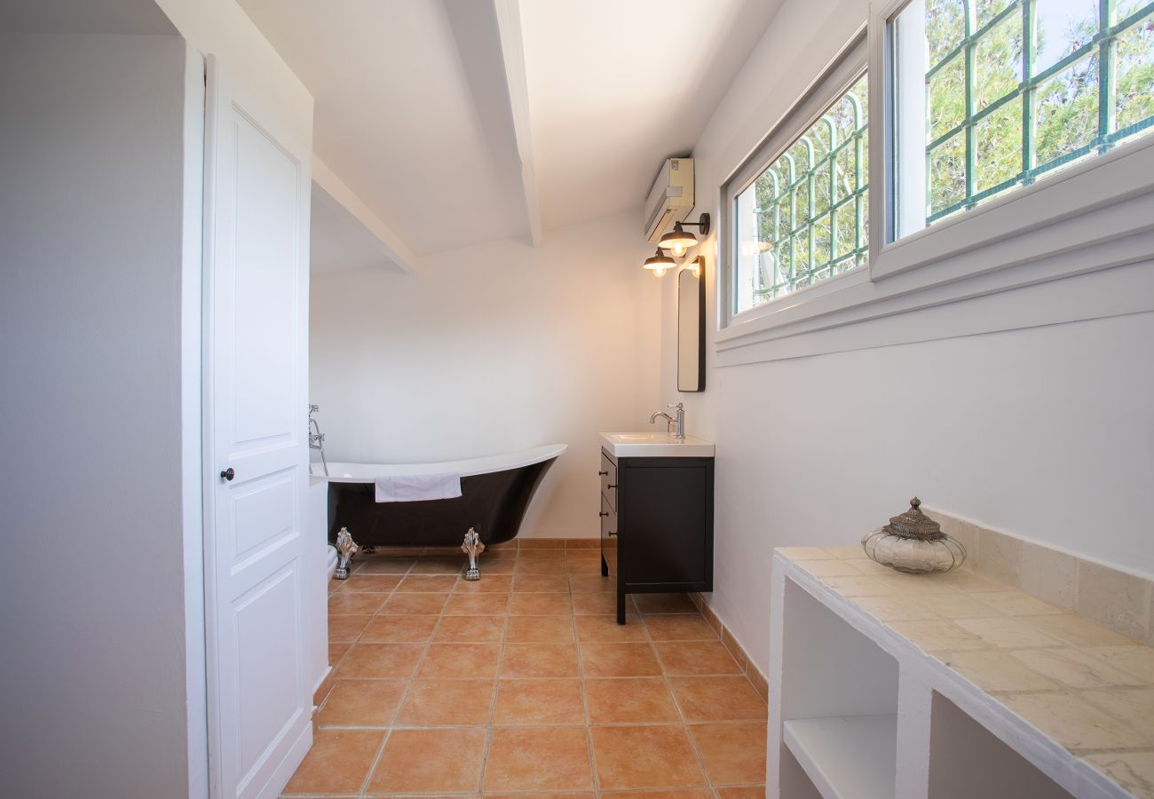 Villa à Mandelieu-la-Napoule - VILLA JUSTINE VI4239 By Riviera Holiday Homes