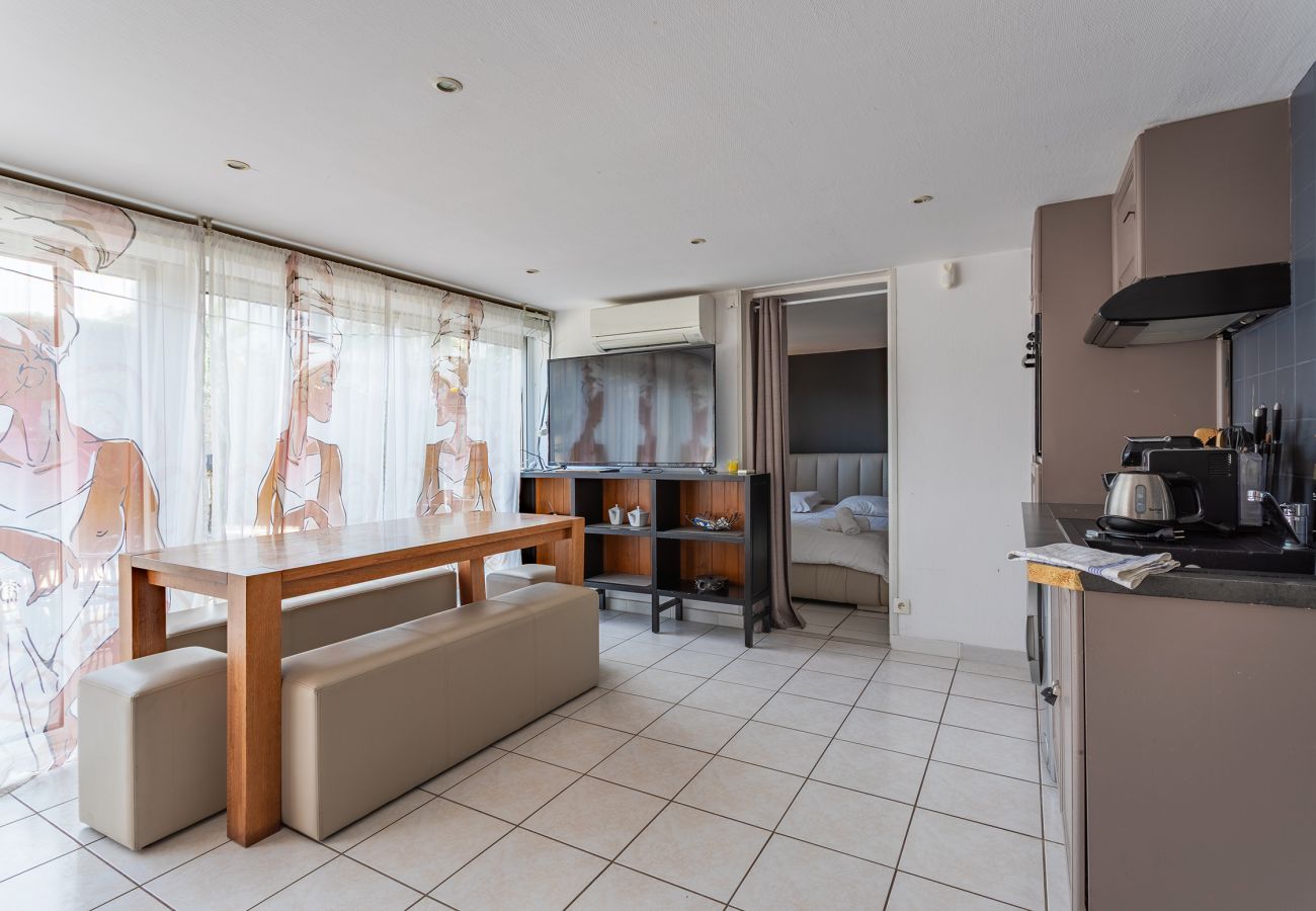 Villa à Mandelieu-la-Napoule - VILLA JUSTINE VI4239 By Riviera Holiday Homes