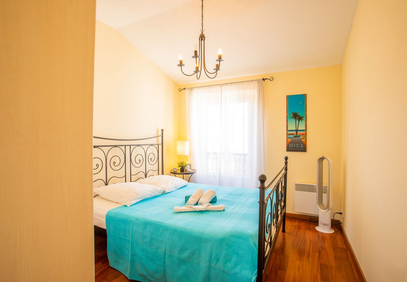 Chambre à coucher avec ventilateur