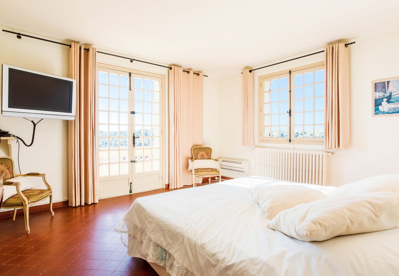 Villa à Roquefort-les-Pins - Villa Les Feuillets  VI4250 by Riviera Holiday Hom