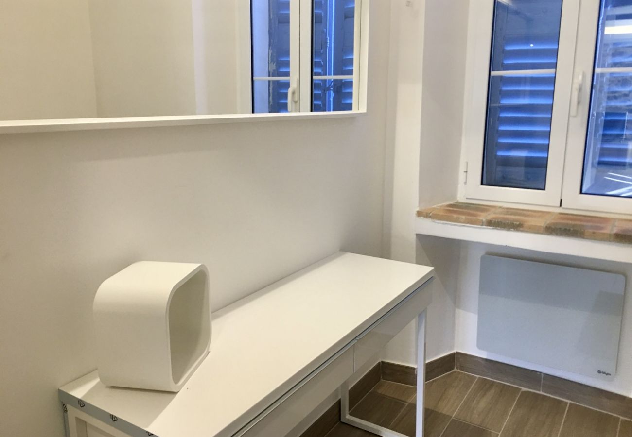 Appartement à Cannes - Suquet 3 pièces  /MAS1414