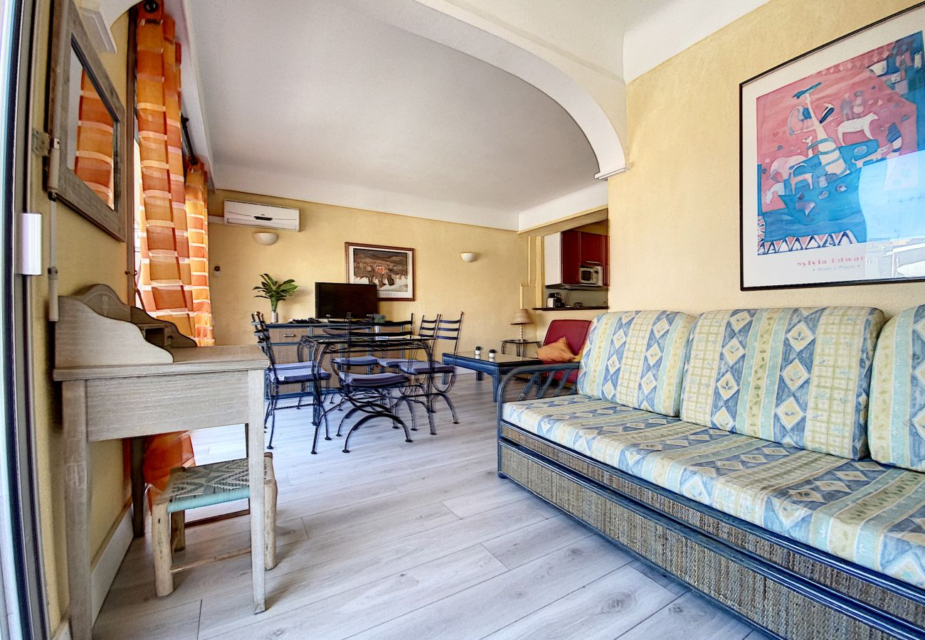 Appartement à Cannes - LAC2141 Appartement de charme face Croisette