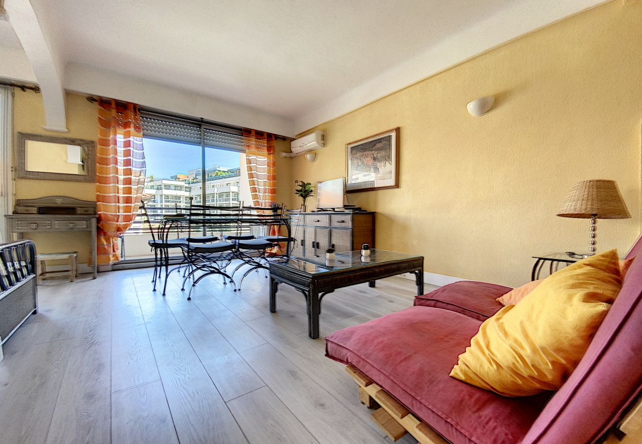 Appartement à Cannes - LAC2141 Appartement de charme face Croisette