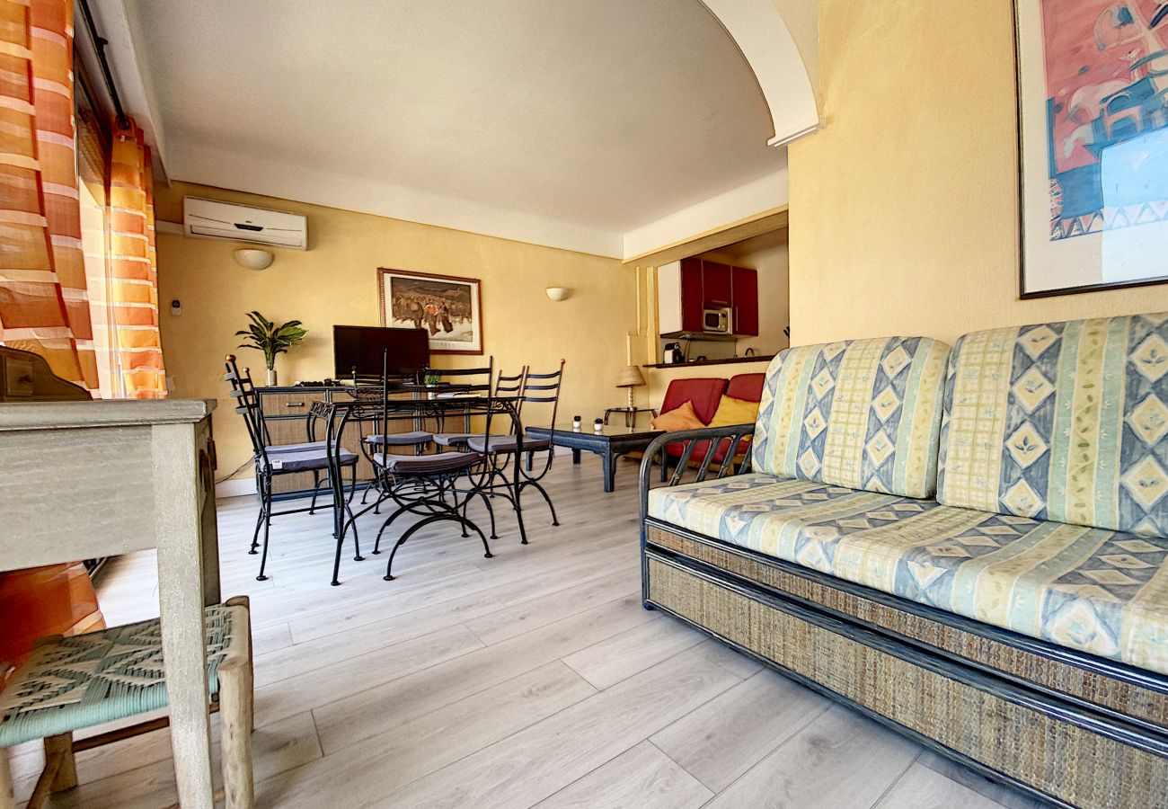 Appartement à Cannes - LAC2141 Appartement de charme face Croisette