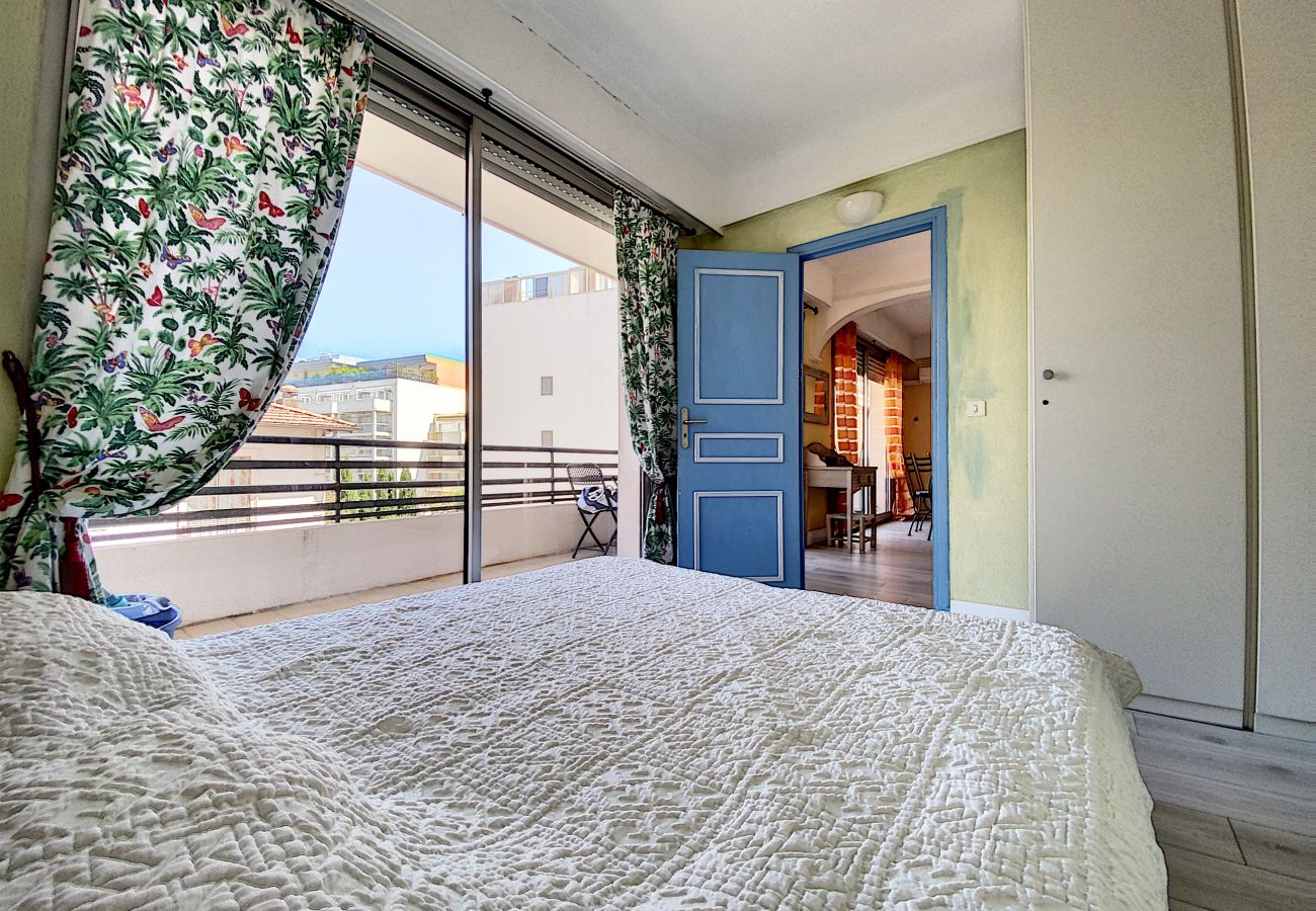 Appartement à Cannes - LAC2141 Appartement de charme face Croisette