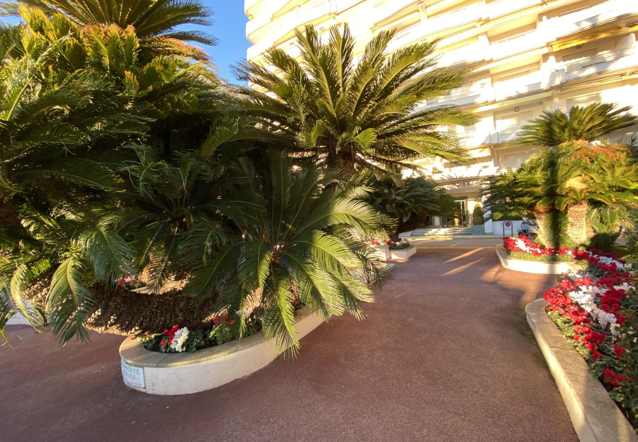 Appartement à Cannes - MES1112 Appartement immeuble sur Croisette