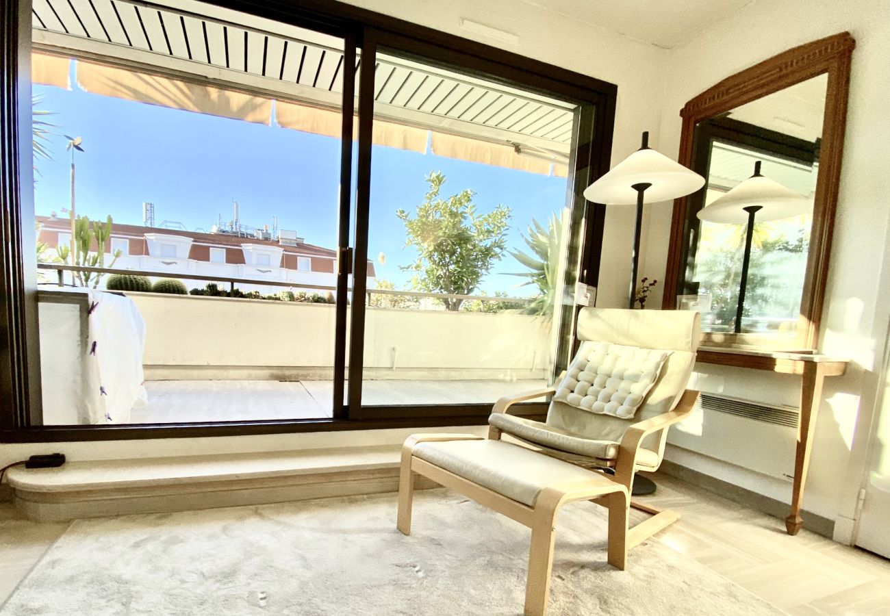 Appartement à Cannes - MAN528 2 pièces terrasse vue mer
