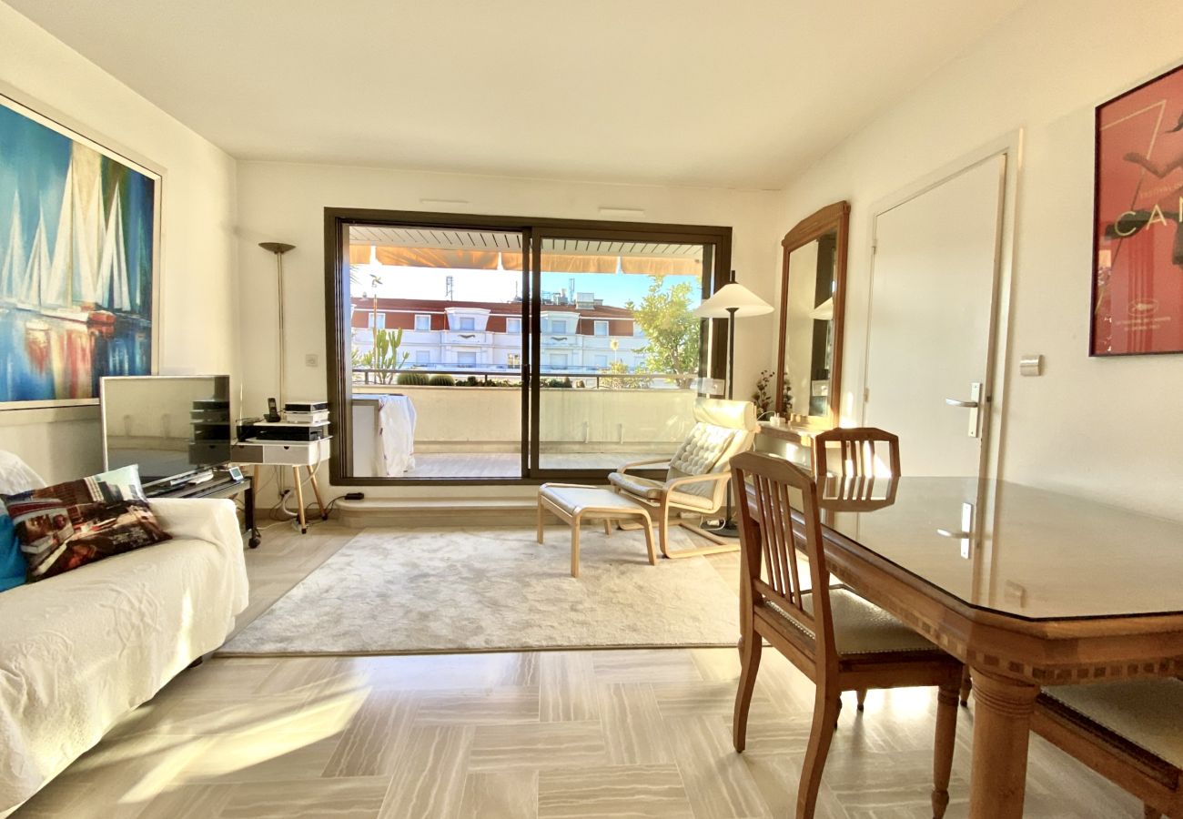 Appartement à Cannes - MAN528 2 pièces terrasse vue mer