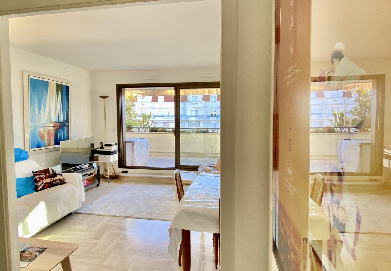 Appartement à Cannes - MAN528 2 pièces terrasse vue mer