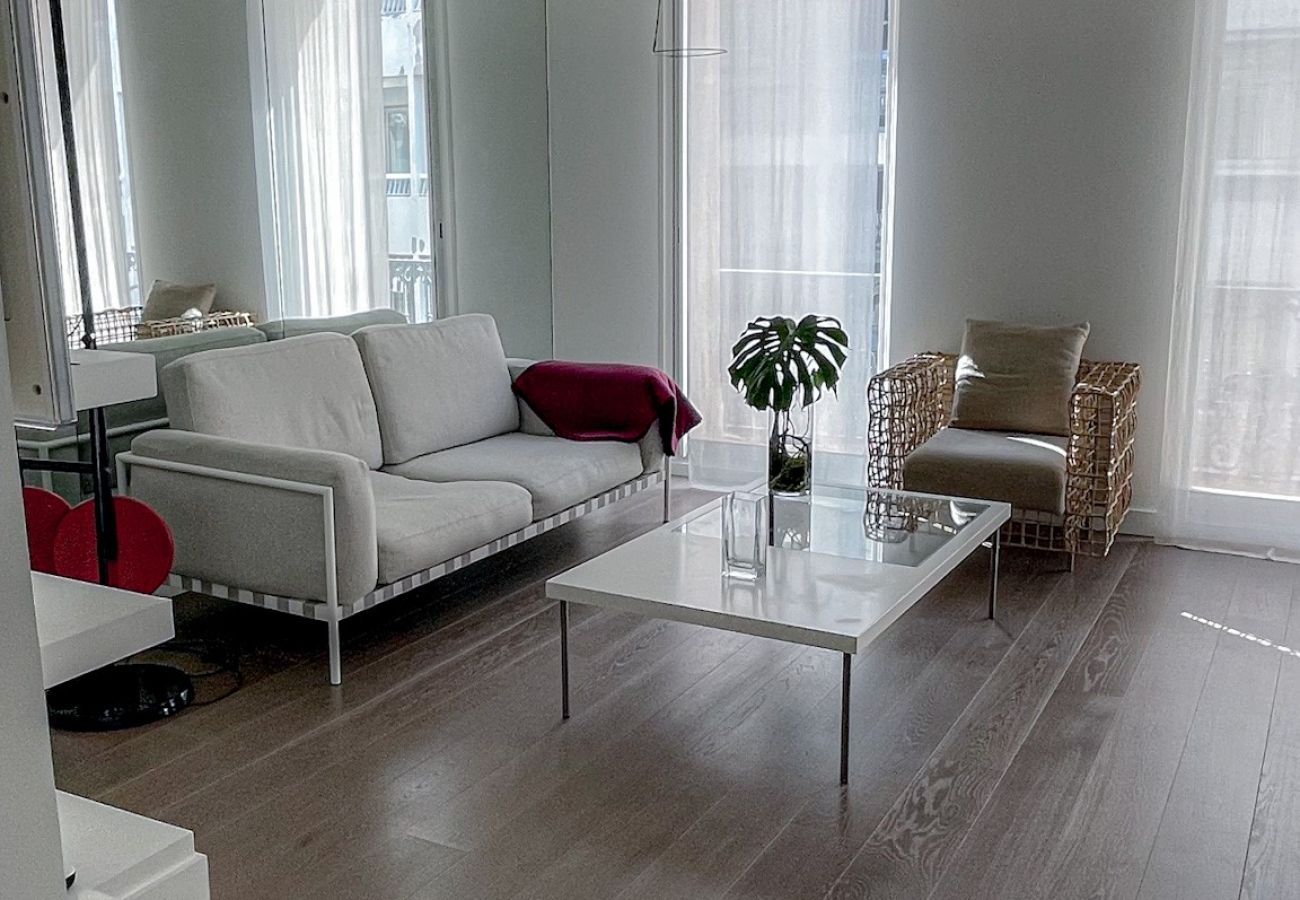 Appartement à Cannes - ARU117 / Remarquable 3 pièces central