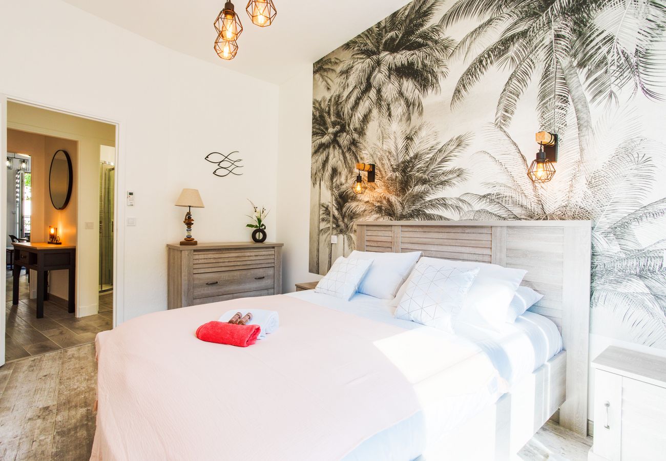 Chambre à coucher avec lit Queen Size