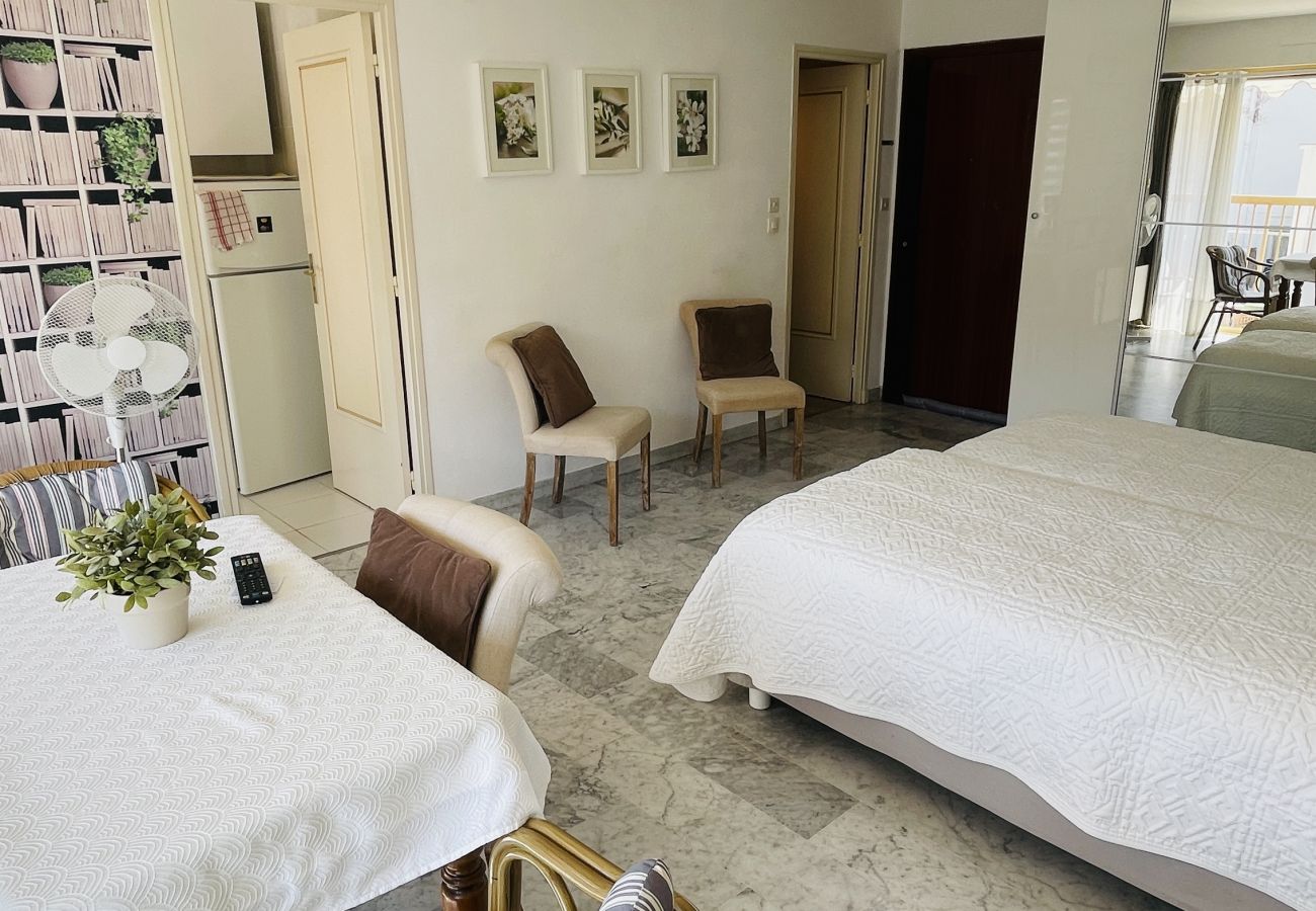 Studio à Cannes - HUC17 Beau studio bien équipé