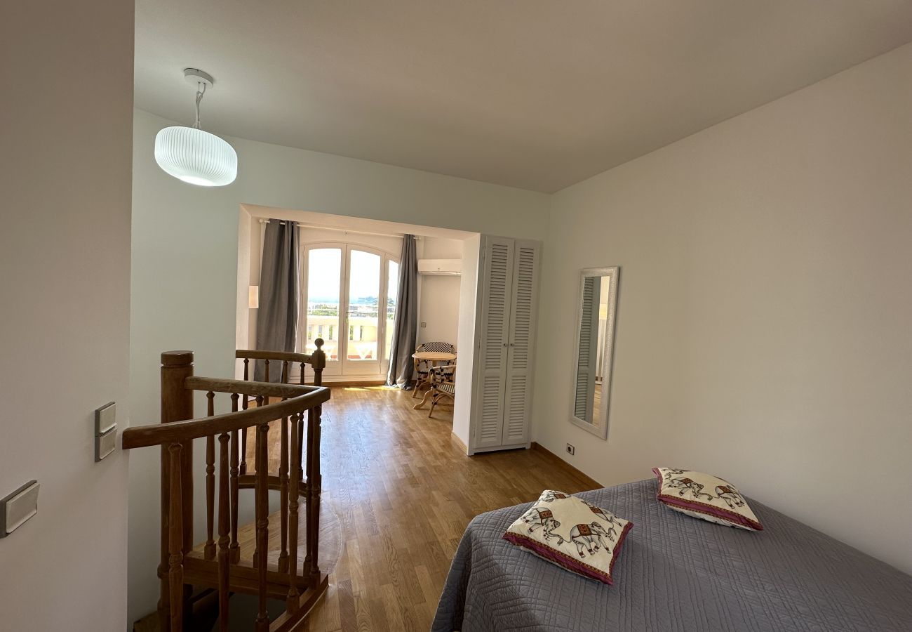 chambres à coucher spacieuses et lumineuses