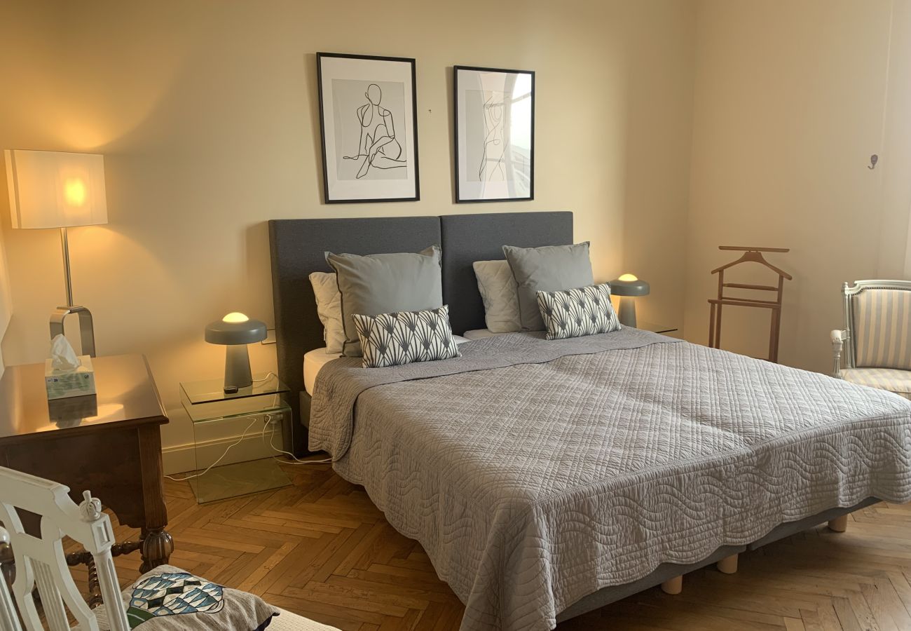 location villa Côte d’Azur chambres à coucher avec lits doubles