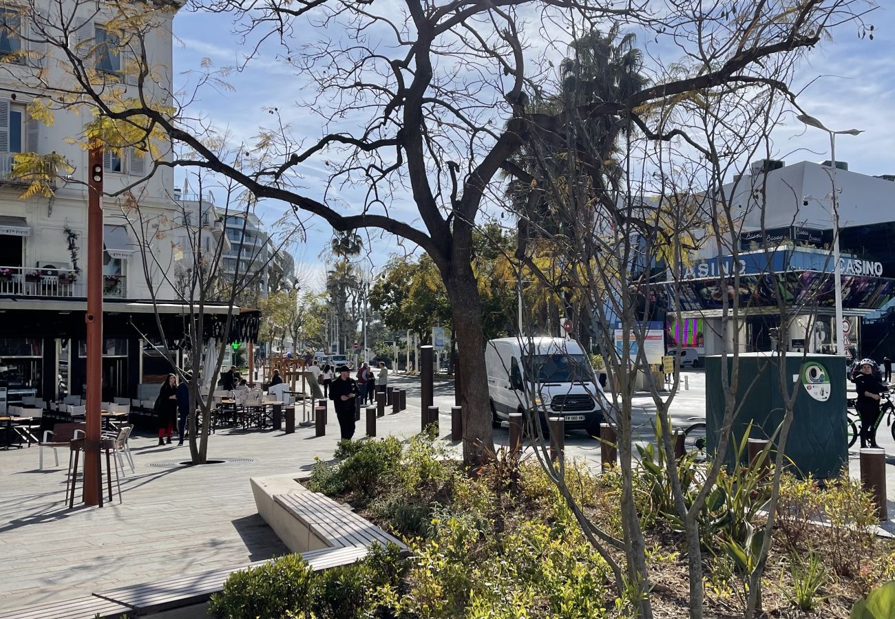 Espace extérieur élégant et bien entretenu