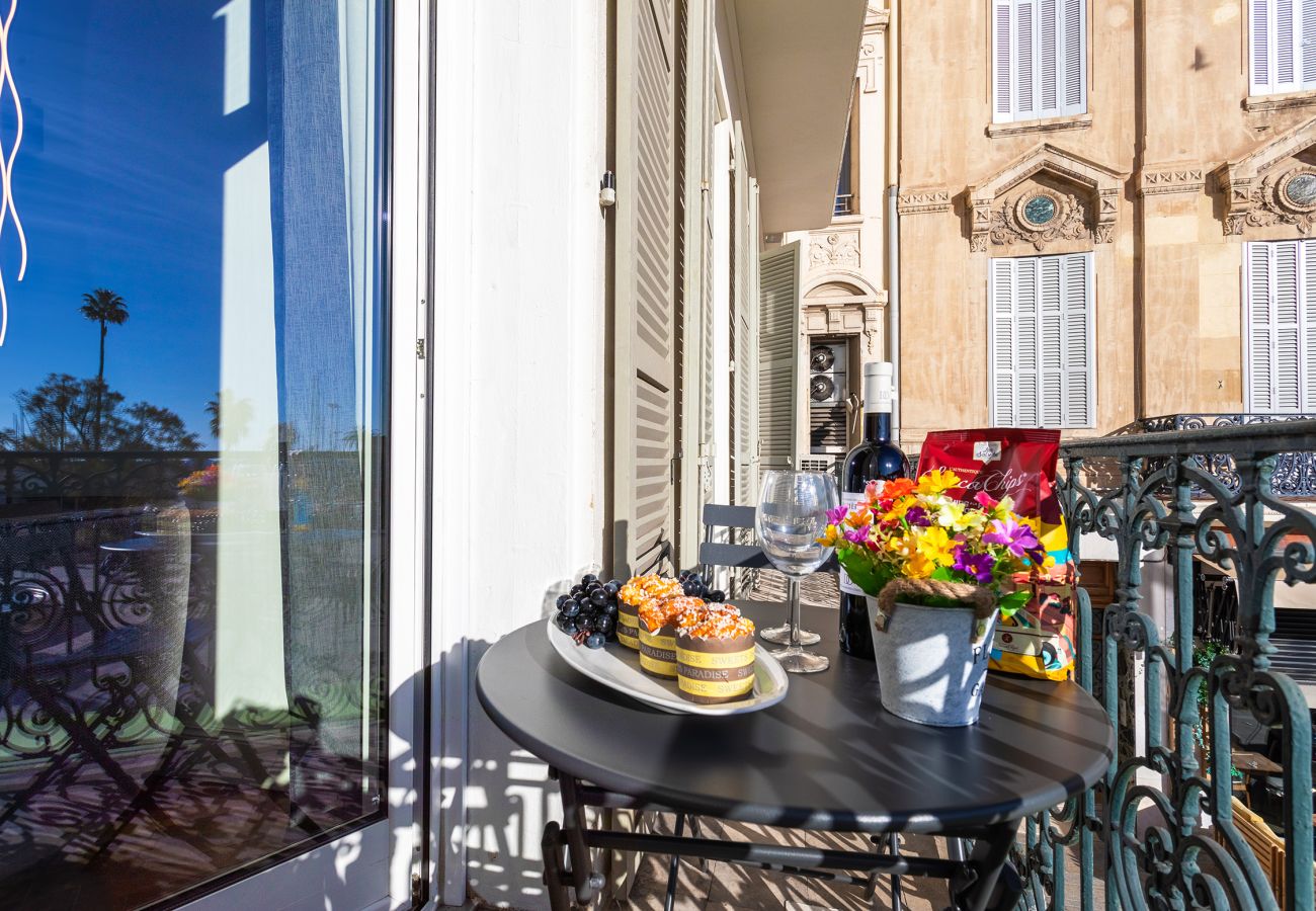 appartement moderne cannes avec balcon