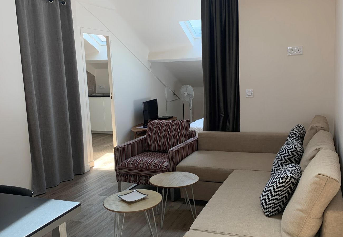 Salon avec espace détente et ambiance agréable