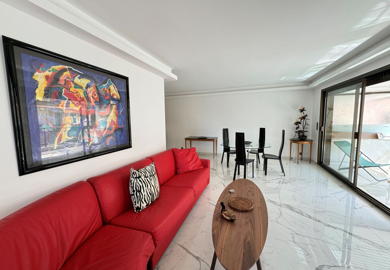 appartement 3 pièces 90m2 terrasse aperçu mer Cannes centre