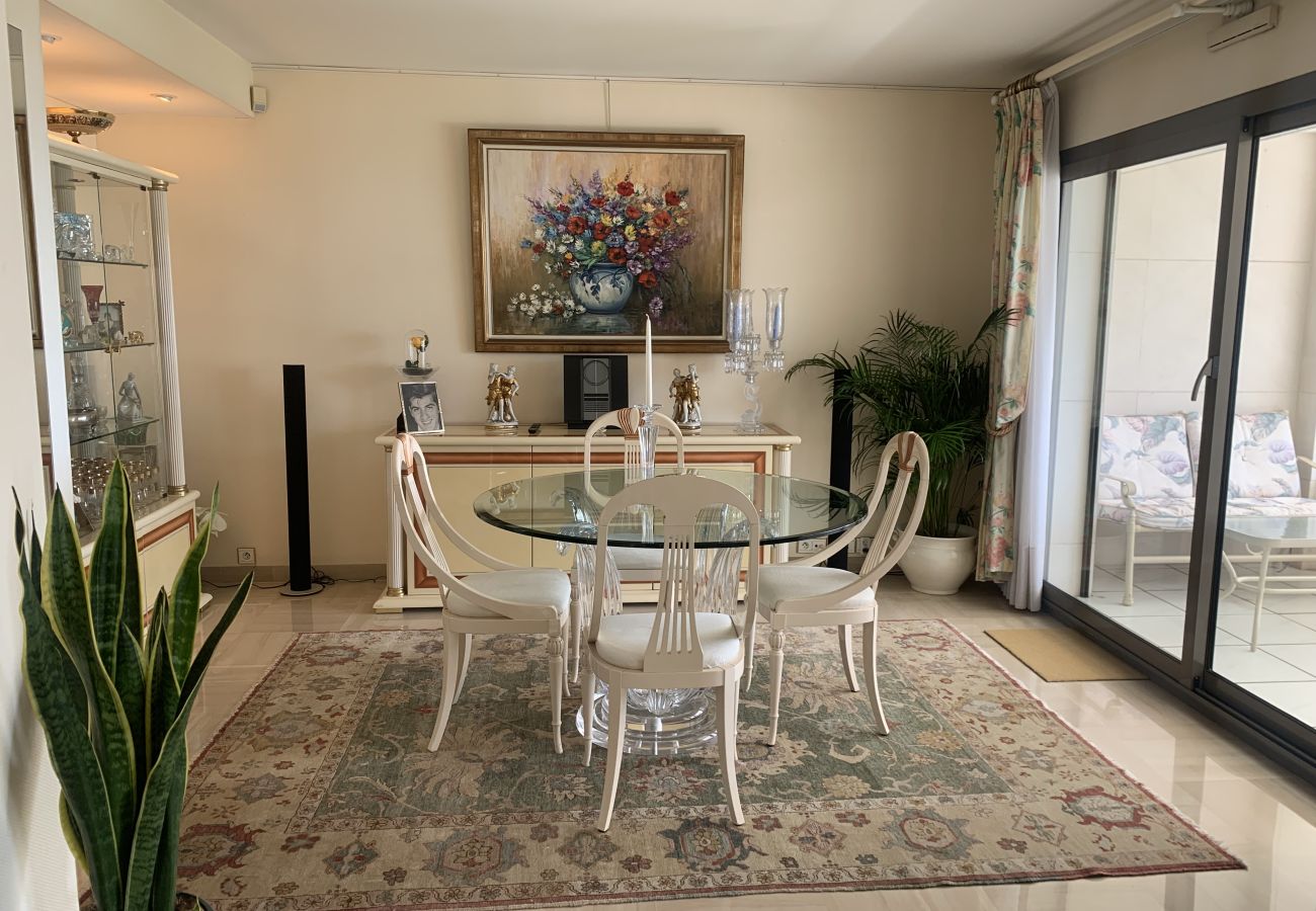 salon design avec mobilier contemporain haut de gamme