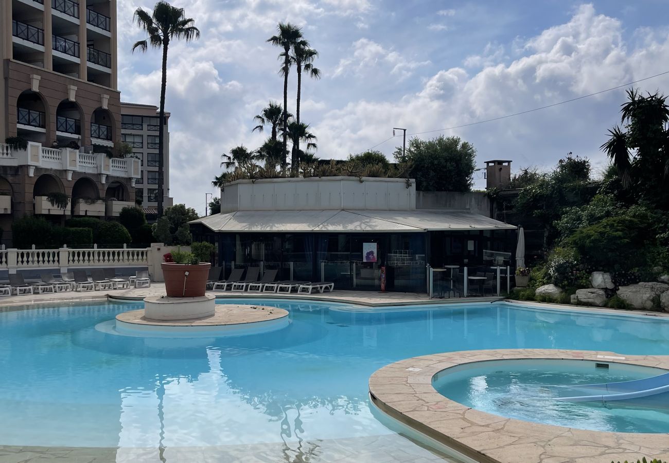 Appartement à Cannes-la-Bocca - Cannes Beach résidence / Vue mer piscine