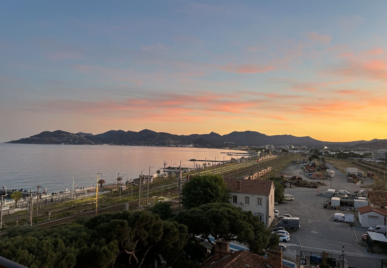 Appartement à Cannes-la-Bocca - Cannes Beach résidence / Vue mer piscine