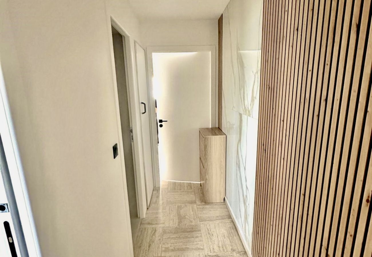 Appartement à Cannes - 2 pièces terrasse proche mer / Les Mouettes