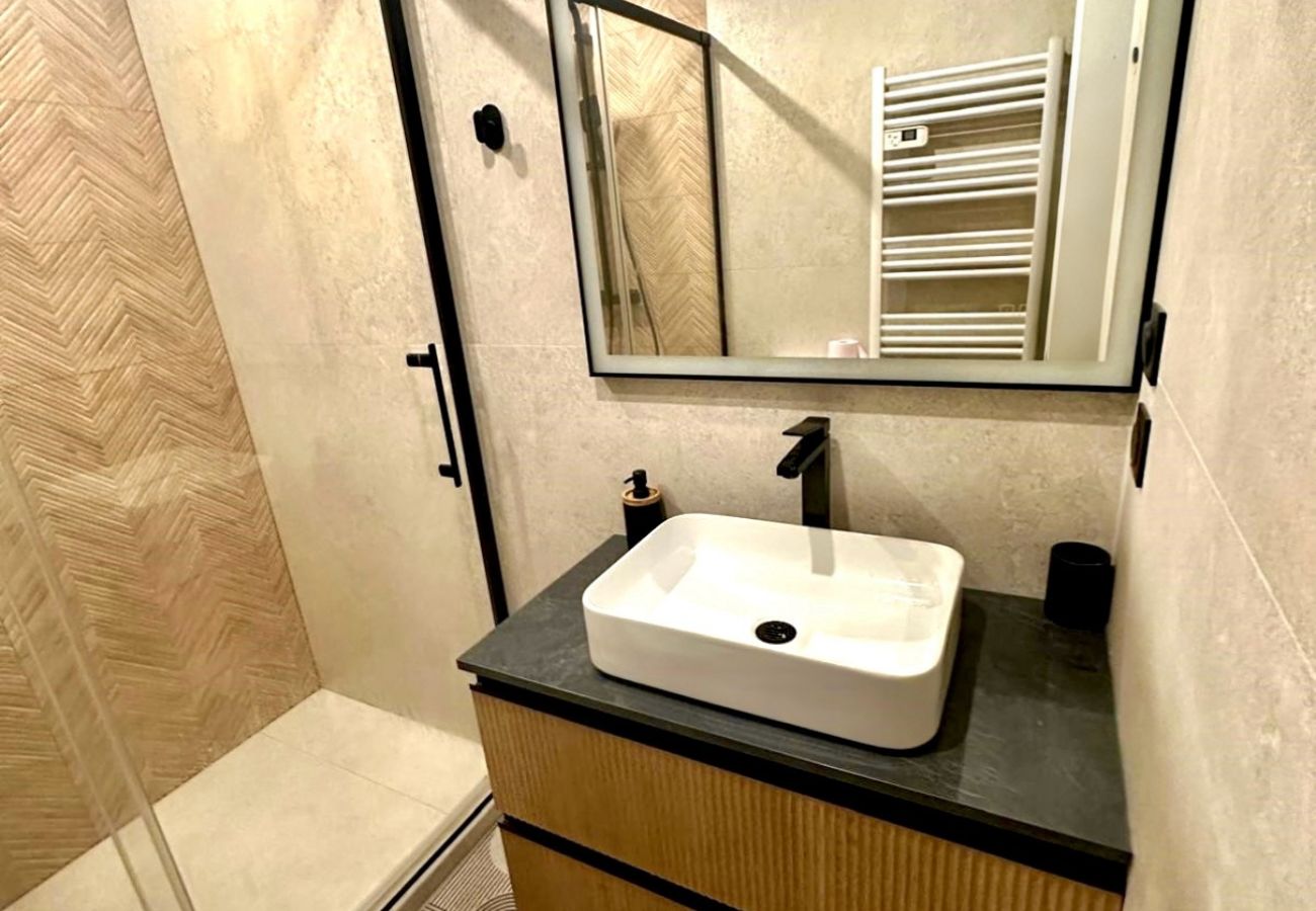 Appartement à Cannes - 2 pièces terrasse proche mer / Les Mouettes